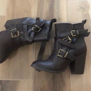 Heeled boots